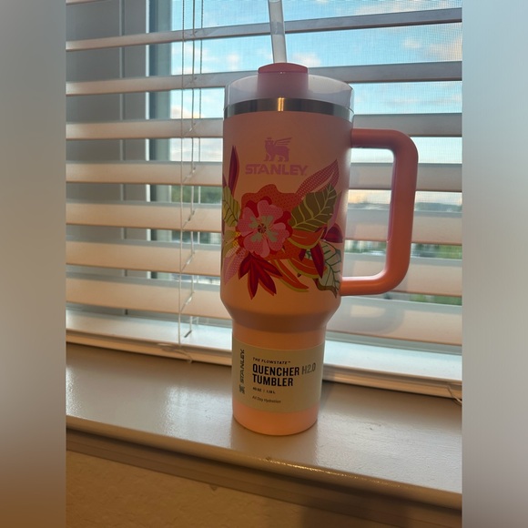 New Stanley 2024 Mothers Day Release Quencher H2.0 Tumbler - Picture 3 of 9